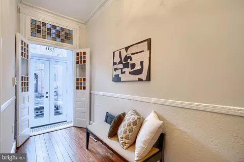 Entry Way - 1911 Park Ave, Baltimore, MD 21217 photo 3 of 7