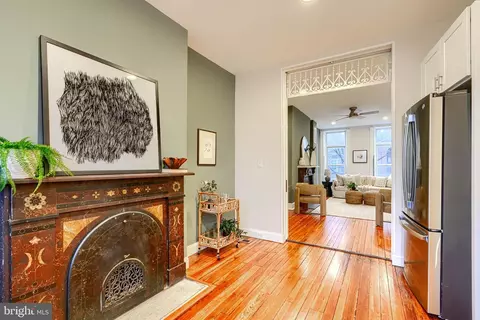Entry Way - 1911 Park Ave, Baltimore, MD 21217 photo 4 of 7