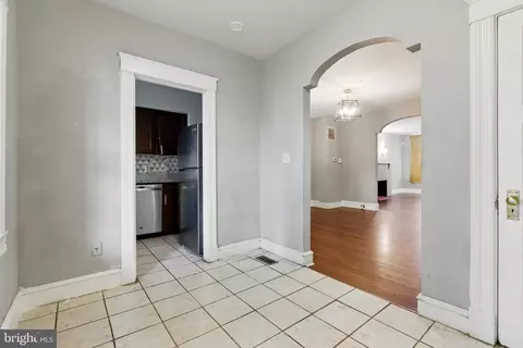 Entry Way - 3402 Ramona Ave, Baltimore, MD 21213 photo 2 of 8