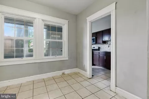 Entry Way - 3402 Ramona Ave, Baltimore, MD 21213 photo 3 of 8
