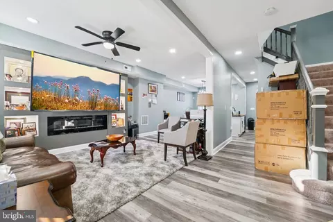 Entry Way - 414 Normandy Ave, Baltimore, MD 21229 photo 2 of 11