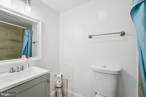 Bath - 414 Normandy Ave, Baltimore, MD 21229 photo 3 of 3