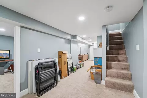Entry Way - 414 Normandy Ave, Baltimore, MD 21229 photo 10 of 11