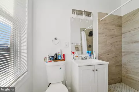 Bath - 414 Normandy Ave, Baltimore, MD 21229 photo 1 of 3