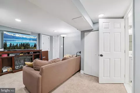 Entry Way - 414 Normandy Ave, Baltimore, MD 21229 photo 11 of 11