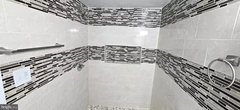 Bath - 5528 Bucknell Rd, Baltimore, MD 21206 photo 6 of 8
