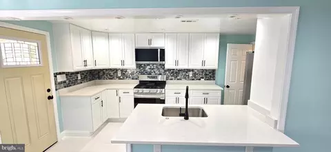 Entry Way - 5528 Bucknell Rd, Baltimore, MD 21206 photo 4 of 15