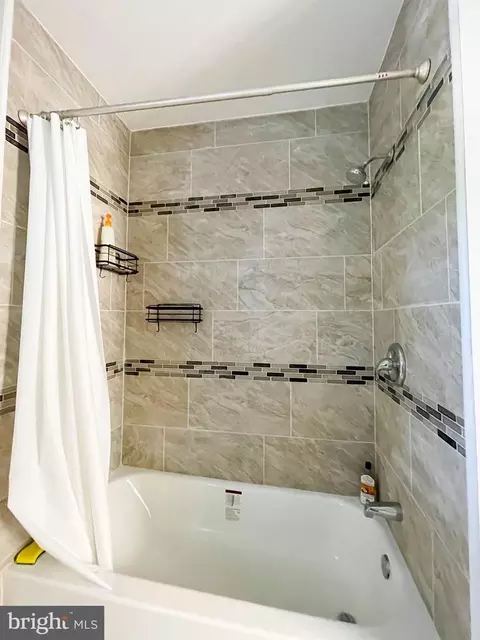Bath - 1701 Spence St, Baltimore, MD 21230 photo 2 of 5