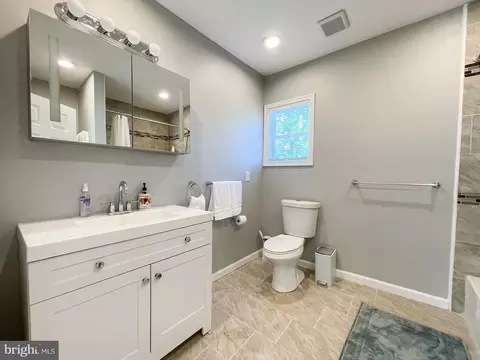Bath - 1701 Spence St, Baltimore, MD 21230 photo 1 of 5
