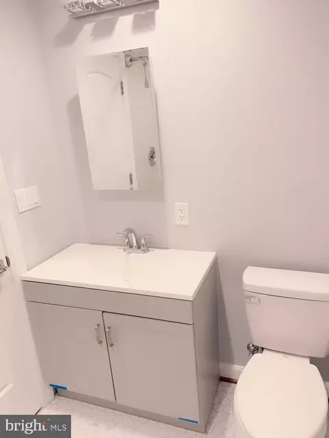 Bath - 506 E Patapsco Ave, Brooklyn, MD 21225 photo 2 of 4