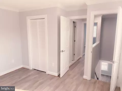 Entry Way - 506 E Patapsco Ave, Brooklyn, MD 21225 photo 6 of 7