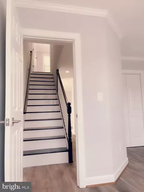 Entry Way - 506 E Patapsco Ave, Brooklyn, MD 21225 photo 3 of 7