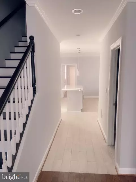Entry Way - 506 E Patapsco Ave, Brooklyn, MD 21225 photo 2 of 7