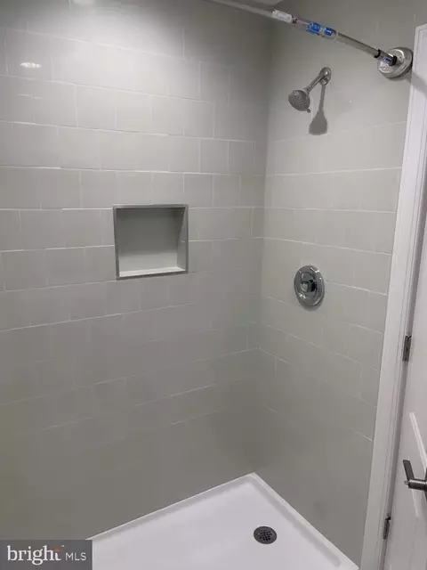 Bath - 506 E Patapsco Ave, Brooklyn, MD 21225 photo 3 of 4