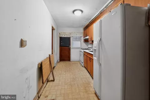Entry Way - 3620 Erdman Ave, Baltimore, MD 21213 photo 1 of 4