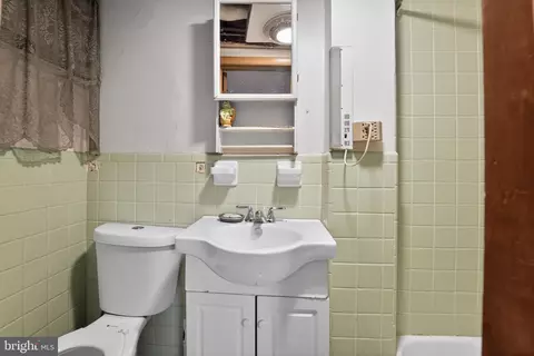 Bath - 3620 Erdman Ave, Baltimore, MD 21213 photo 2 of 2
