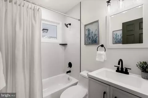 Bath - 5610 Anthony Ave, Baltimore, MD 21206 photo 1 of 2
