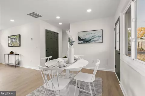 Entry Way - 5610 Anthony Ave, Baltimore, MD 21206 photo 3 of 5