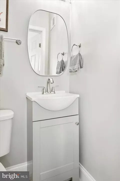 Bath - 854 Whitmore Ave, Baltimore, MD 21216 photo 2 of 5