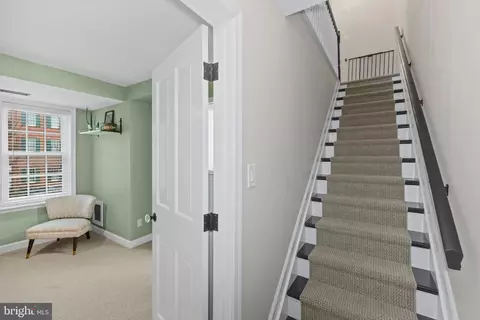 Entry Way - 132 W Lee St, Baltimore, MD 21201 photo 4 of 5
