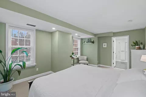 Bedroom - 132 W Lee St, Baltimore, MD 21201 photo 4 of 10