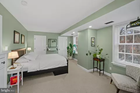 Bedroom - 132 W Lee St, Baltimore, MD 21201 photo 5 of 10