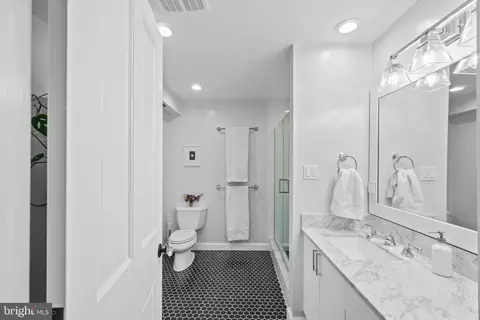 Bath - 132 W Lee St, Baltimore, MD 21201 photo 2 of 4