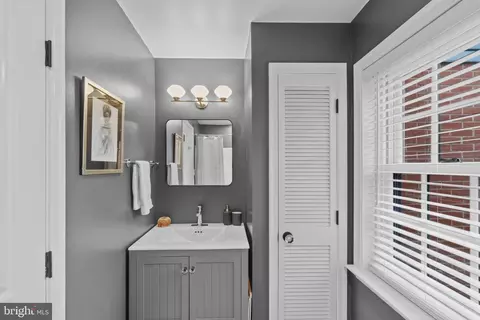 Bath - 132 W Lee St, Baltimore, MD 21201 photo 4 of 4
