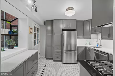 Kitchen - 132 W Lee St, Baltimore, MD 21201 photo 1 of 2