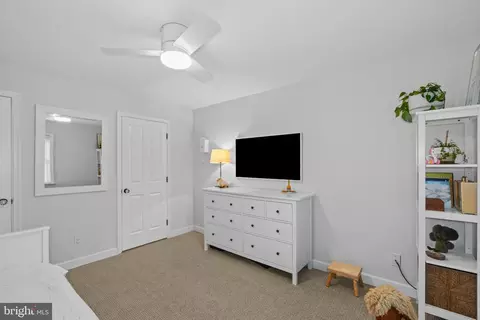 Bedroom - 132 W Lee St, Baltimore, MD 21201 photo 10 of 10