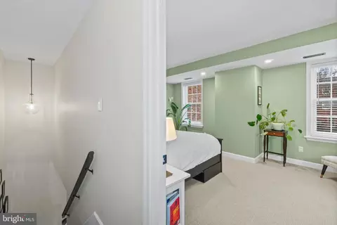 Entry Way - 132 W Lee St, Baltimore, MD 21201 photo 3 of 5