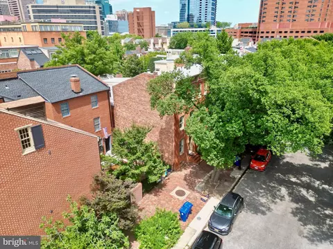 View/Area - 132 W Lee St, Baltimore, MD 21201 photo 2 of 3