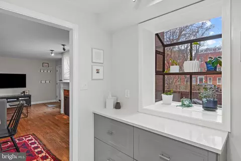 Entry Way - 132 W Lee St, Baltimore, MD 21201 photo 2 of 5