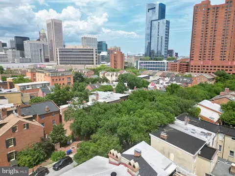 View/Area - 132 W Lee St, Baltimore, MD 21201 photo 1 of 3