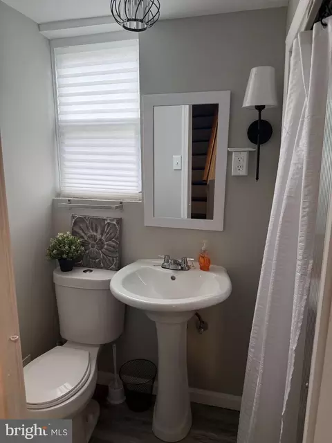 Bath - 5020 Ready Ave, Baltimore, MD 21212 photo 4 of 4