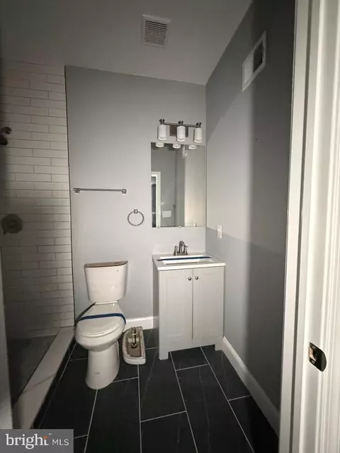 Bath - 3117 E Baltimore St, Baltimore, MD 21224 photo 3 of 7