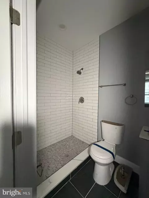 Bath - 3117 E Baltimore St, Baltimore, MD 21224 photo 4 of 7
