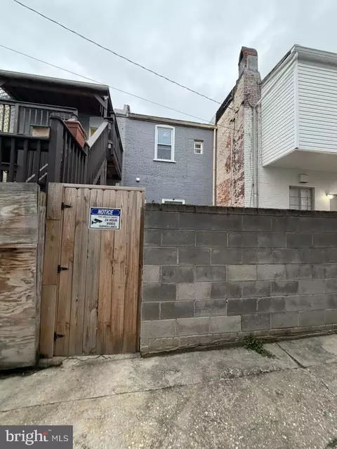 Exterior - 3117 E Baltimore St, Baltimore, MD 21224 photo 2 of 3