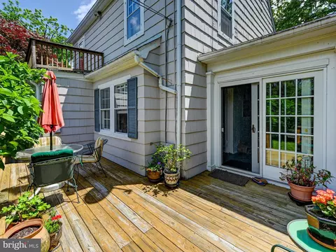 Exterior - 326 Saint Dunstans Rd, Baltimore, MD 21212 photo 14 of 15