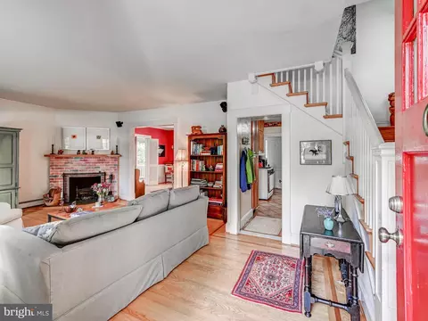 Entry Way - 326 Saint Dunstans Rd, Baltimore, MD 21212 photo 1 of 2