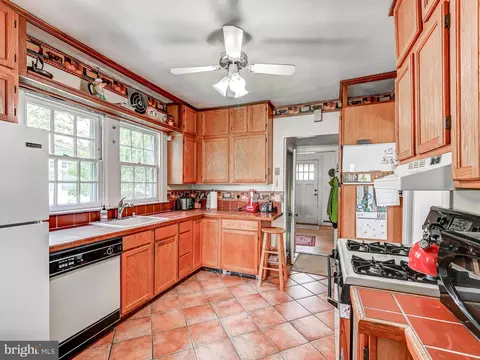 Kitchen - 326 Saint Dunstans Rd, Baltimore, MD 21212 photo 2 of 3