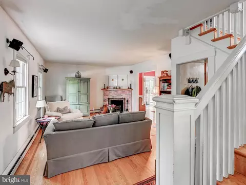 Living - 326 Saint Dunstans Rd, Baltimore, MD 21212 photo 1 of 4