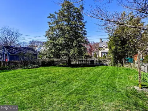 Exterior - 326 Saint Dunstans Rd, Baltimore, MD 21212 photo 6 of 15