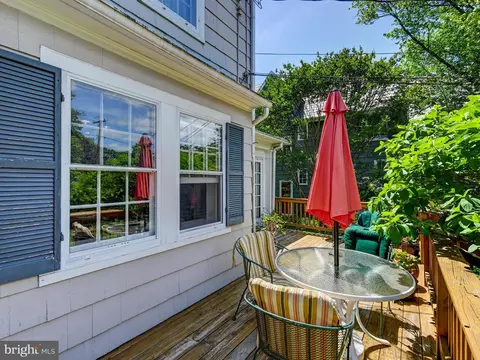 Exterior - 326 Saint Dunstans Rd, Baltimore, MD 21212 photo 13 of 15