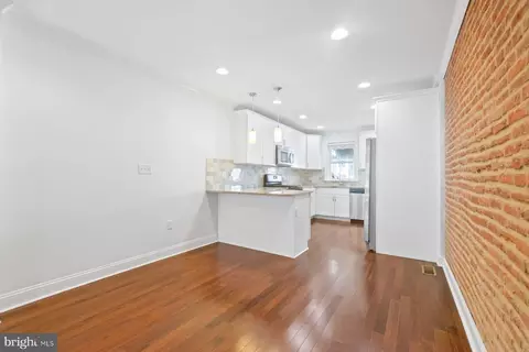 Entry Way - 1614 Clarkson St, Baltimore, MD 21230 photo 3 of 6