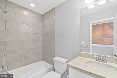 Bath - 1614 Clarkson St, Baltimore, MD 21230 photo 1 of 3