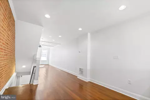 Entry Way - 1614 Clarkson St, Baltimore, MD 21230 photo 4 of 6