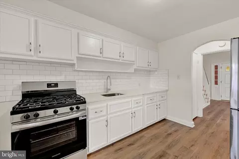 Entry Way - 5434 Nelson Ave, Baltimore, MD 21215 photo 1 of 2