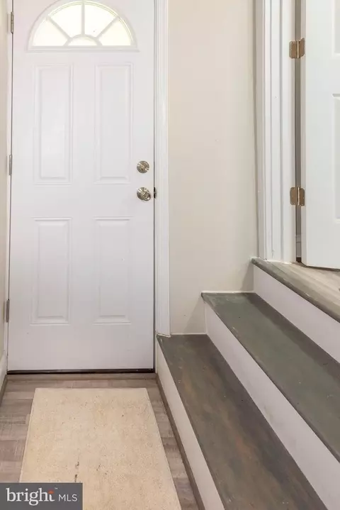 Entry Way - 5316 Plainfield Ave, Baltimore, MD 21206 photo 9 of 11
