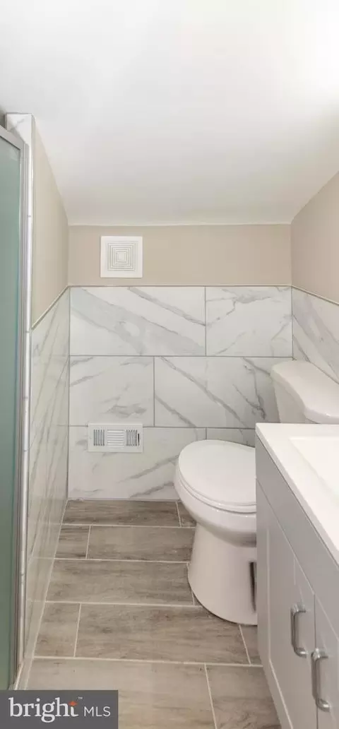 Bath - 5316 Plainfield Ave, Baltimore, MD 21206 photo 3 of 5